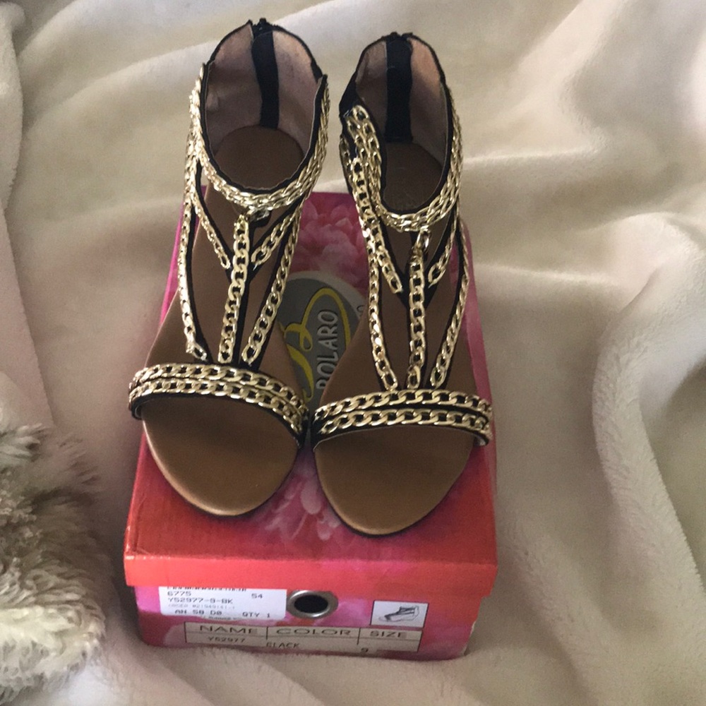 Gold chain wedges